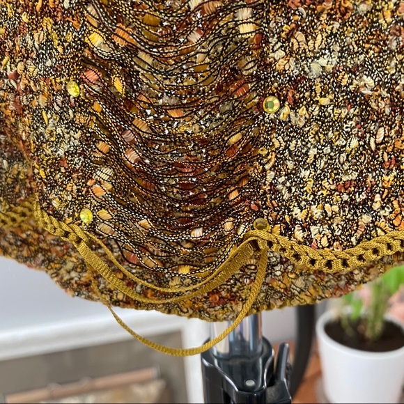 Beautiful earth tone sleeveless top. - Picture 5 of 5